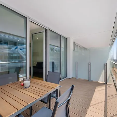 Julia Waterfront Apartment *